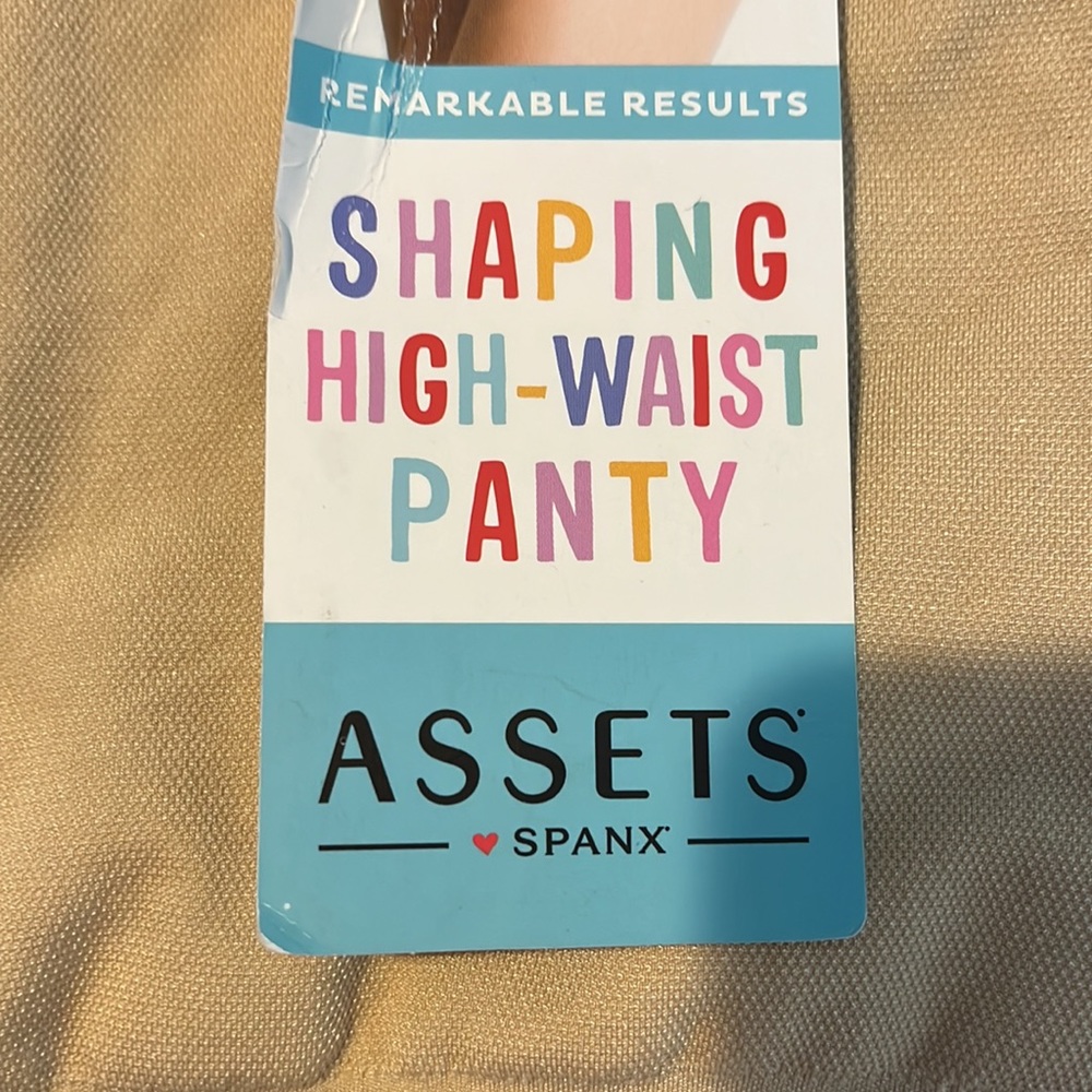SPANX Assets shaping high-waist panty. 1814 - Picture 3 of 7
